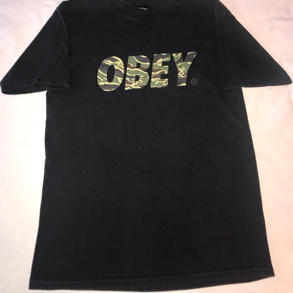 Obey T-shirt - Picture 1 of 3